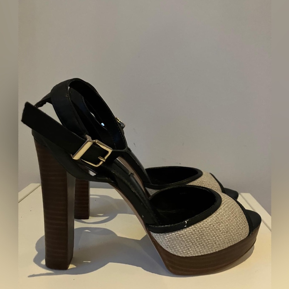 White House Black Market Platform Sandals – Size 7.5